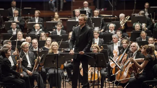 Василий Петренко регулярно дирижирует разными оркестрами на фестивале Proms