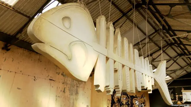 बदलती मुंबई म्हणजे मृत व्हेल माशाचा सांगाडा?