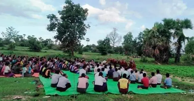 ဆပ်ပြာကျင်းကျေးရွာအနီး လူငယ်တွေ သေဆုံးခဲ့ရာ ယာခင်းထဲက စုပေါင်းတရားနာပွဲ