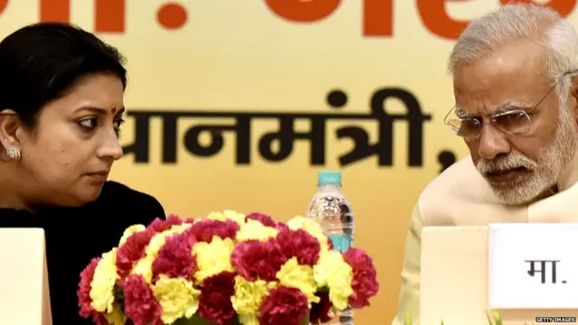 स्मृति इरानी, नरेंद्र मोदी