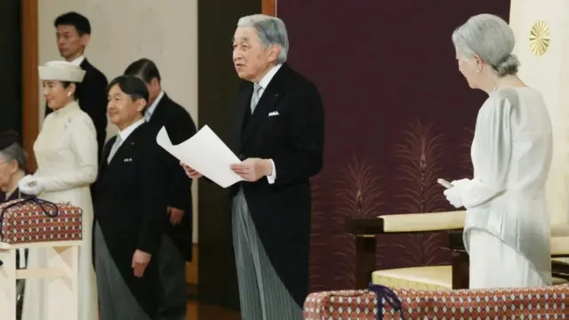 新しい天皇陛下が即位 「令和」始まる - BBCニュース