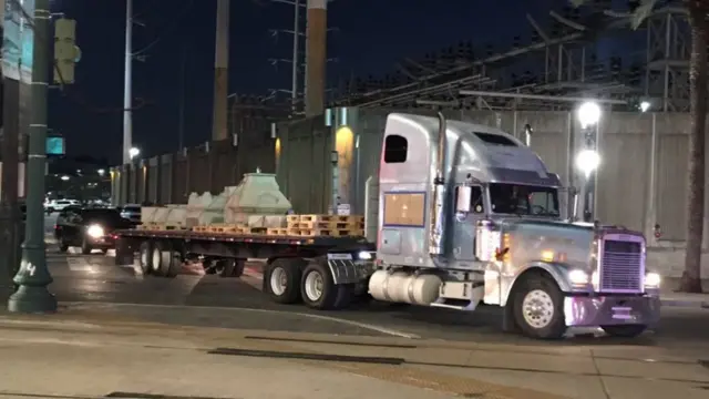 Номера грузовиков были замаскированы