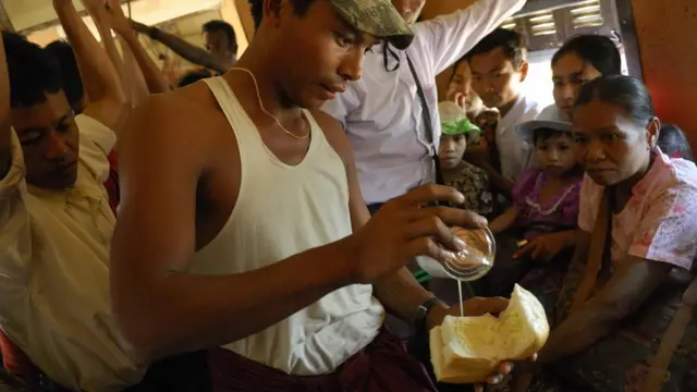 Selain sebagai minuman susu, SKM juga banyak dipakai di makanan penutup atau cemilan manis seperti ini.