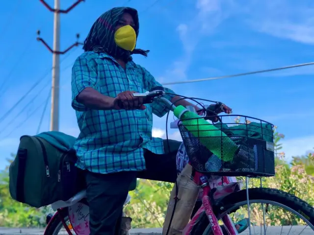 சென்னையில் இருந்து தனது சொந்த மாநிலமான ஒடிசாவை நோக்கி சென்றுகொண்டிருக்கும் 50 வயதான தோலா