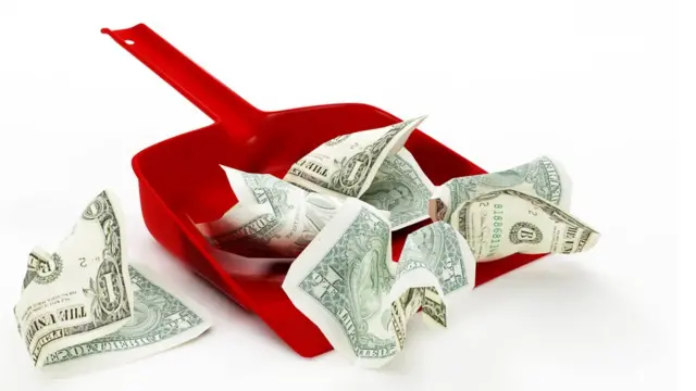 Dinero en pala para botar