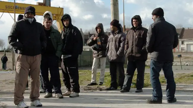 عدد من طالبي اللجوء في كاليه