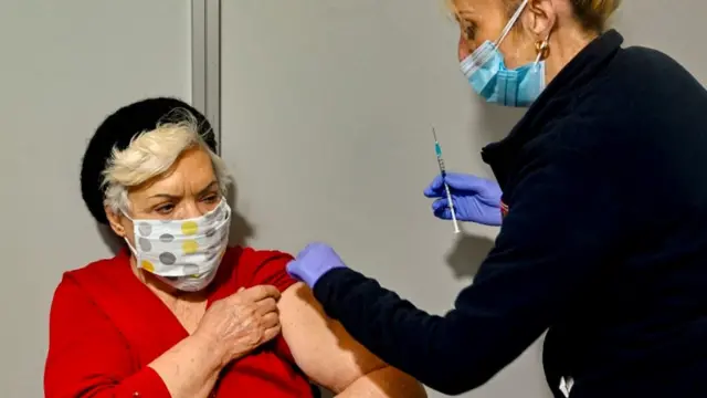 واکسیناسیون در آتن، ۱۵ فوریه ۲۰۲۱