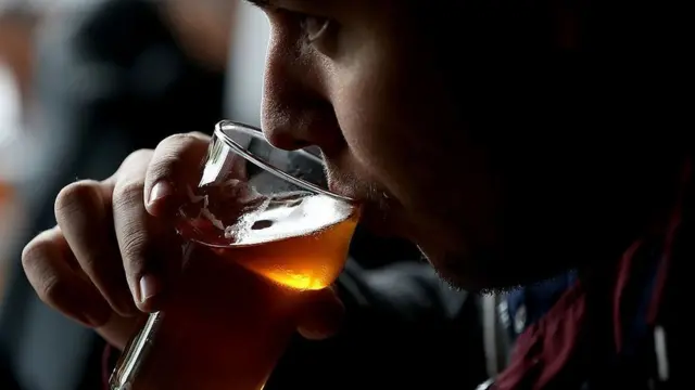 மது குடித்தால் சக்கரை நோய் வரும் வாய்ப்பு குறையும்