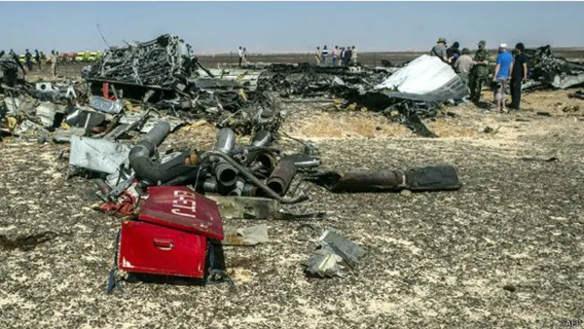 حطام الطائرة الروسية التي تحطمت فوق سيناء