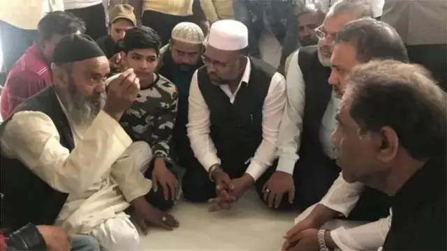 કર્ણાટકમાં પરામર્શ કરતા એસડીપીઆઈ કાર્યકરો