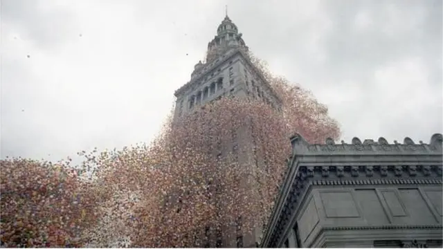 Lors de Balloon '86, le lancement de 1,5 million de ballons a eu des effets désastreux.