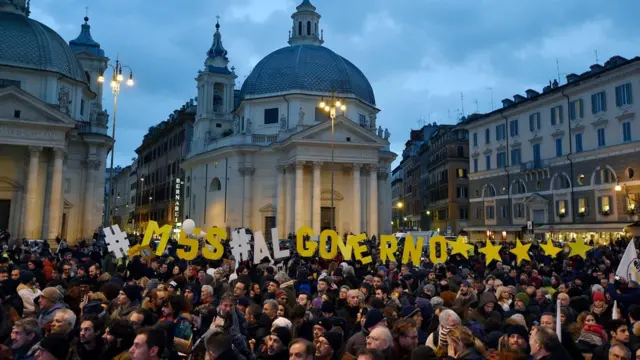 Movimento populista Cinco Estrelas ganhou popularidade na Itália após crise