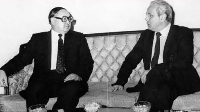 کشتمند و خاویر پریز دکوئیار، دبیرکل ملل متحد