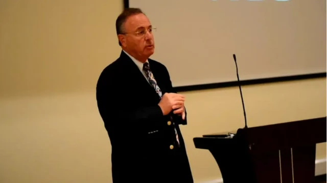 Dalam sebuah video. Dr Jeffrey Weiss mengatakan dia “mengobati yang tidak bisa diobati“