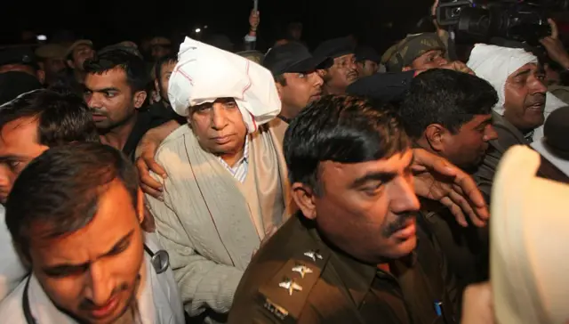 ਪੁਲਿਸ ਨੇ 19 ਨਵੰਬਰ, 2013 ਨੂੰ ਰਾਮਪਾਲ ਨੂੰ ਗ੍ਰਿਫ਼ਤਾਰ ਕੀਤਾ