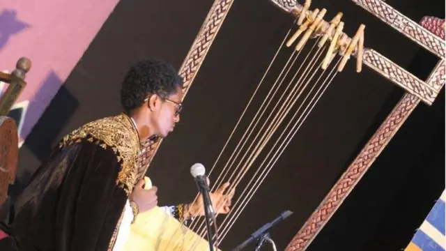 ኤርሚያስ በገና ሲደረድር