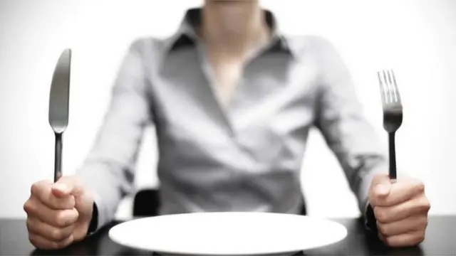 জনস্বাস্থ্য বিশেষজ্ঞরা বলছেন ঝুঁকি এড়াতে স্বাস্থ্যসম্মত খাবার খেতে হবে