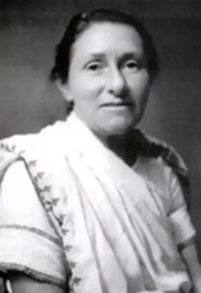 கேத்ரின் மேரி ஹெல்மேன் என்ற சர்ளா பென்