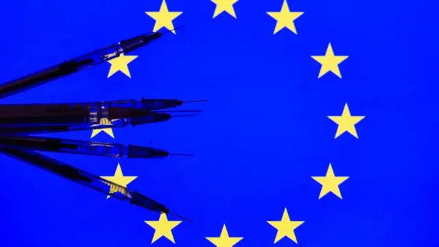 Seringas sobre a bandeira da União Europeia