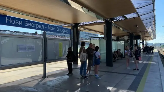 Putnici na Železničkoj stanici Novi Beograd