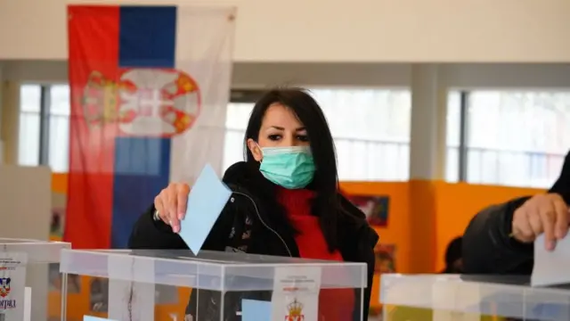 oy kullanan sırplar