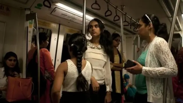 ඉන්දියාව: කාන්තාවන්ට පොදු ප්‍රවාහනය නොමිලේ සැපයීමට කෙජ්රිවාල් තීන්දු කරයි