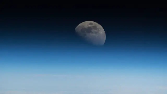 Imagem da Lua vista da Estação Espacial Internacional