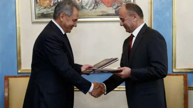 Ermənistan və Rusiya müdafiə nazirləri Vigen Sarkisyan və Sergey Şoyqu Moskvada Ermənistan-Rusiya vahid qoşun qrupunun yaradılması haqqında saziş imzalay;b