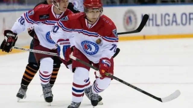 Wuxuu jecel yahay ka qeybgalka ciyaaraha lagu dheelo dhulka barafka ah