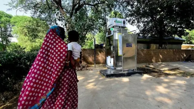 महिला शौचालय