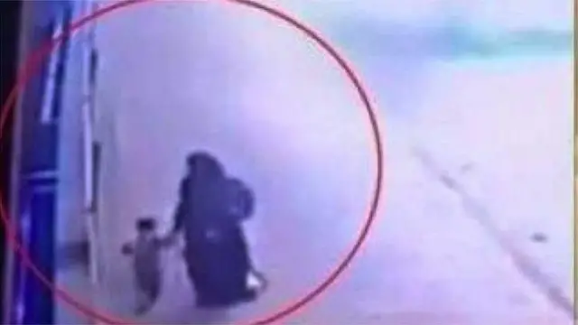 Mwanamke akionekana kwenye video