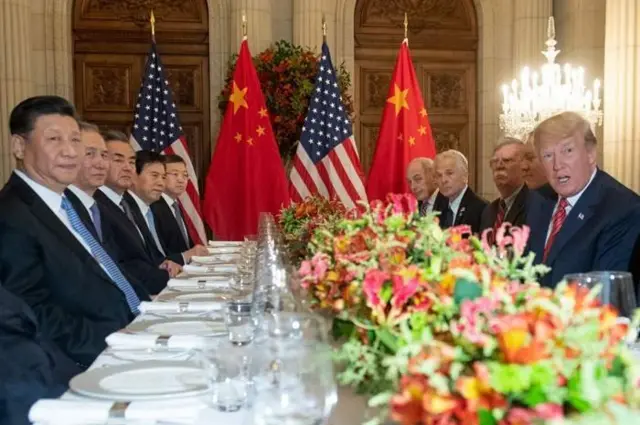 Xi Jinping dan Donald Trump dalam jamuan makan malam pada G20 di Buenos Aires, Desember 2018