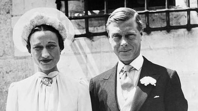 إدوارد وواليس سيمبسون لدى زواجهما في فرنسا عام 1937