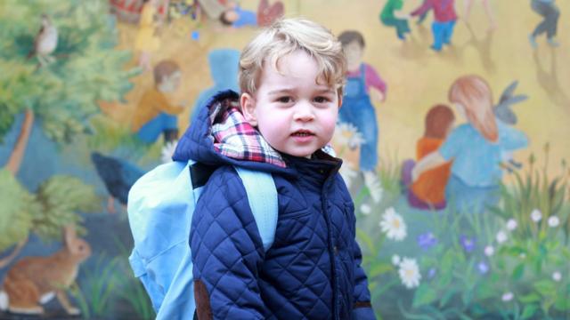 Príncipe George em seu primeiro dia no berçário em janeiro de 2016
