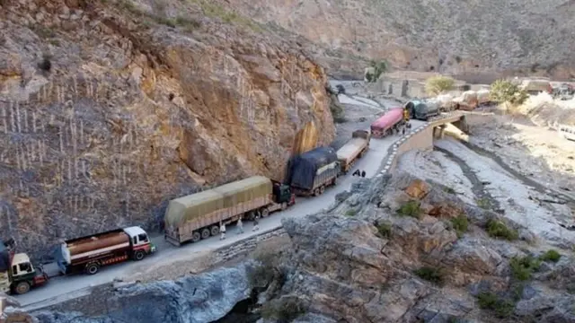 पाकिस्तान से अफगानिस्तान जाते ट्रक