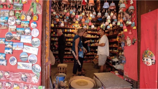 पर्यटकहरू