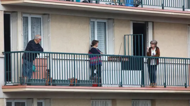 Французы стали чаще общаться с соседями