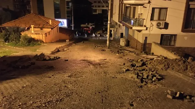 İzmir'deki fırtına yüzünden 16 kişi yaralandı