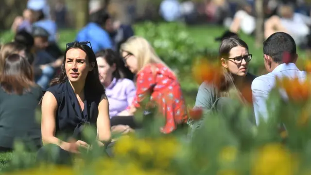 Отдыхающие в Сейнт-Джеймс парке