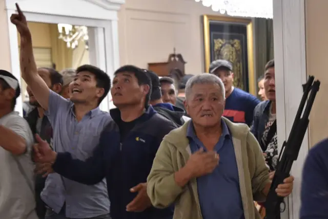 Прихильники Атамбаєва