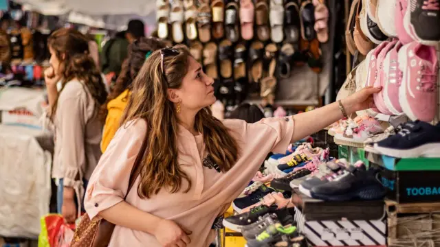 Suriyeli Kürtlerin yoğun olarak yaşadığı Kamışlı kentinin çarşısı