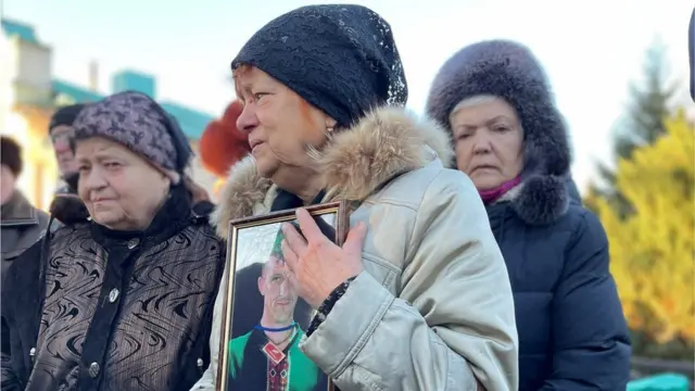 "Allah ya koya mana yafiya amma ba zan taɓa yafe wa makasa ba," in ji Olena Ihnatenko yayi jana'izar mijinta 