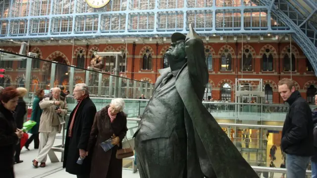 聖潘克拉斯車站雕塑