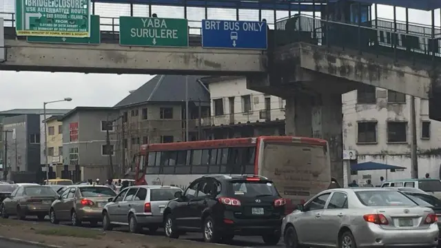 Yaba na one of di road wey pipo follow enta Island or Mainland