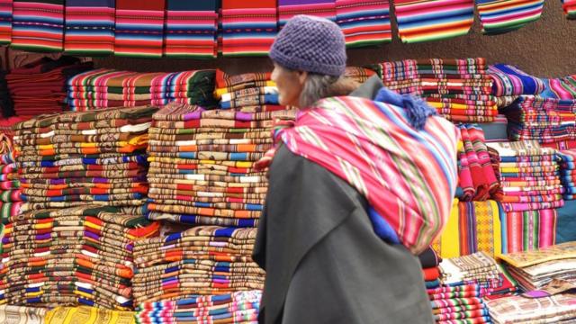 Mercado de Tarabuco, Bolivia. Esta imagen nos la envió Carolina Quevedo.