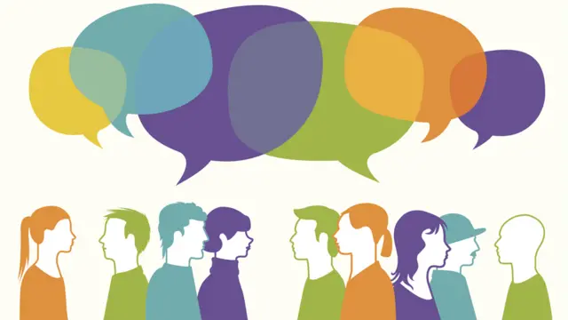 Una imagen de mucha gente con bocadillos de conversación