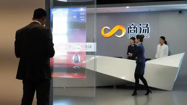 马来西亚政府工作人员体验商汤人脸识别技术