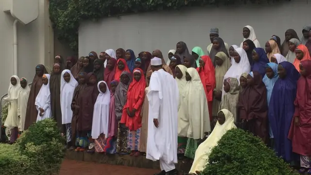 'Yan Matan Dapchi tare da Buhari