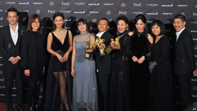 'द बोल्ड, द करप्ट आणि द ब्युटिफूल' या चित्रपटाला एकूण तीन पुरस्कार मिळाले आहेत.