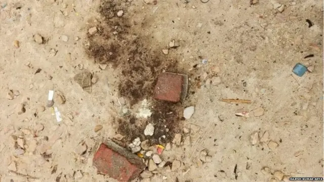 अनिशचं रक्त जिथं सांडलं होतं तिथं 5 दिवसांनंतर निशाण बाकी आहेत.